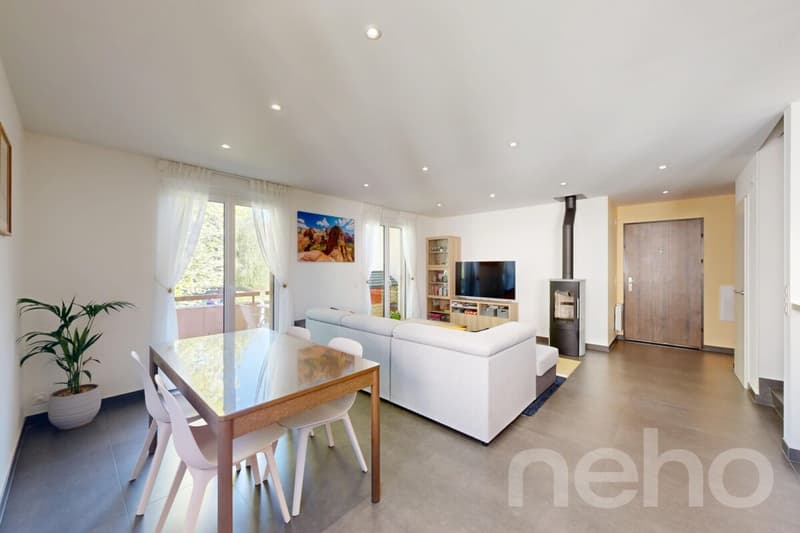 Duplex en attique rénové en Terre Sainte aux volumes généreux (4)