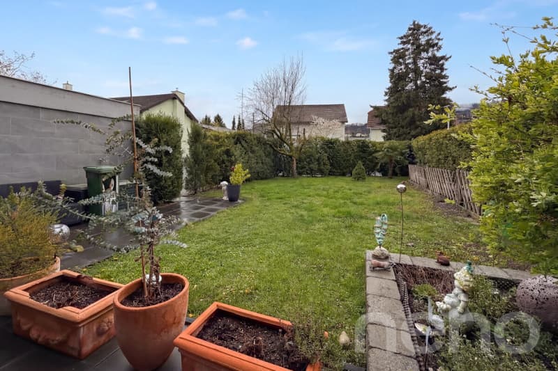 Gepflegtes 5.5-Z' Doppel-EFH mit pflegeleichtem Garten und Garage (10)