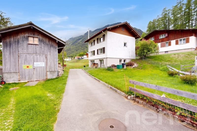 Modernisiertes EFH mit Schopf, Garten und Bergkulisse (1)