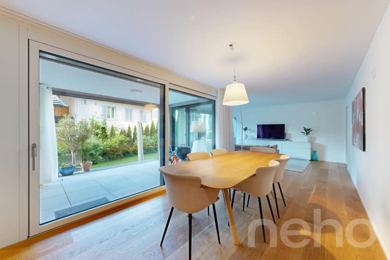 Moderne Neubauwohnung in familienfreundlicher Lage von Uster (2)