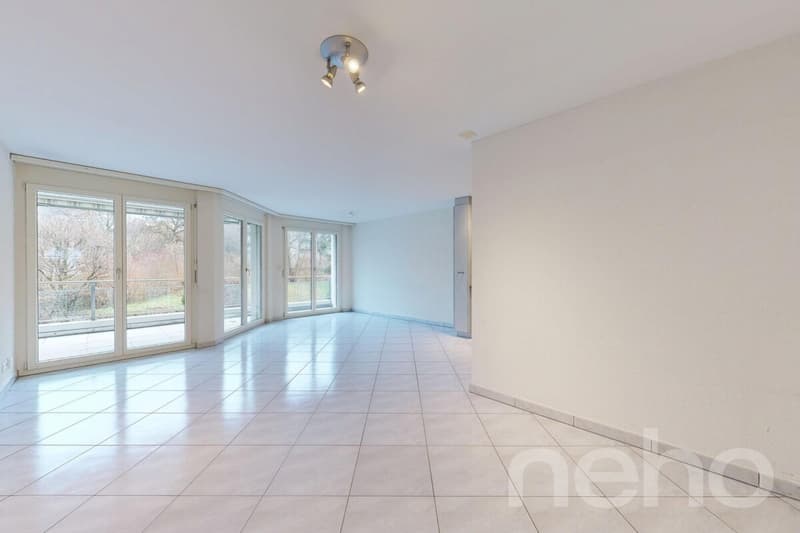 Helle 3.5-Zimmerwohnung mit Balkon und schönem Ausblick (2)