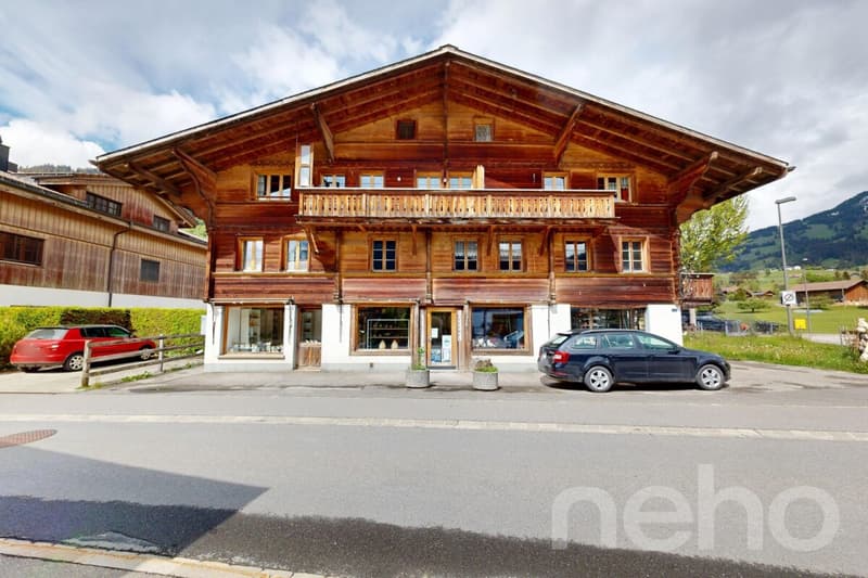 Exklusiv: Grosses Chalet für gemischte Nutzung am Dorfeingang (1)