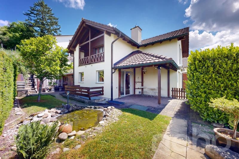 Einfamilienhaus mit viel Privatsphäre und unverbaubarem Ausblick (1)