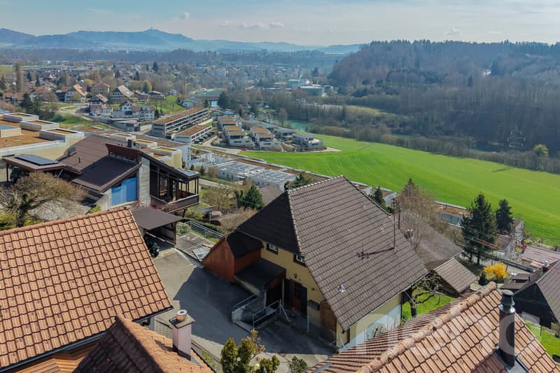 Zweifamilienhaus an Toplage mit grossem Grundstück und Weitsicht (2)
