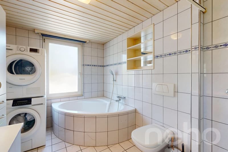 Charmantes 5-Zimmer-Eckreihenhaus an begehrter Lage in Bottighofen (11)