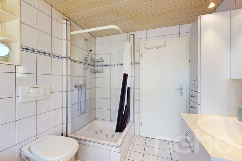 Charmantes 5-Zimmer-Eckreihenhaus an begehrter Lage in Bottighofen (10)
