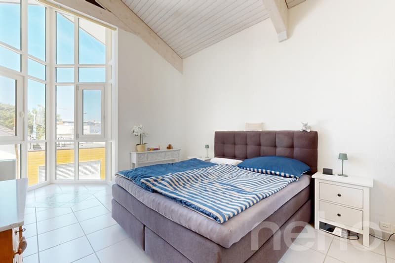 Lichtdurchflutete 4.5 Zimmer Dachwohnung mit Blick ins Grüne (7)