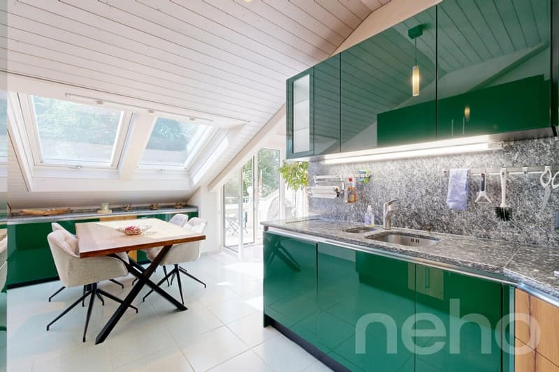 Lichtdurchflutete 4.5 Zimmer Dachwohnung mit Blick ins Grüne (4)