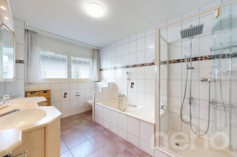 Freistehendes Einfamilienhaus mit sonnigem Garten und Wintergarten (8)