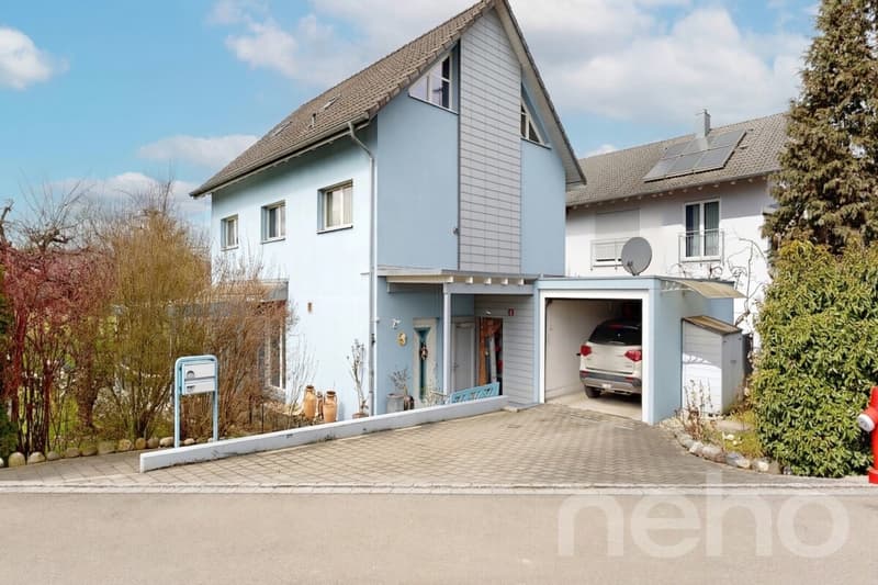Freistehendes Einfamilienhaus mit sonnigem Garten und Wintergarten (11)
