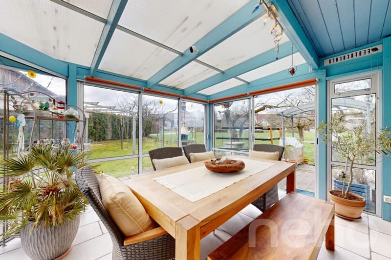 Freistehendes Einfamilienhaus mit sonnigem Garten und Wintergarten (3)