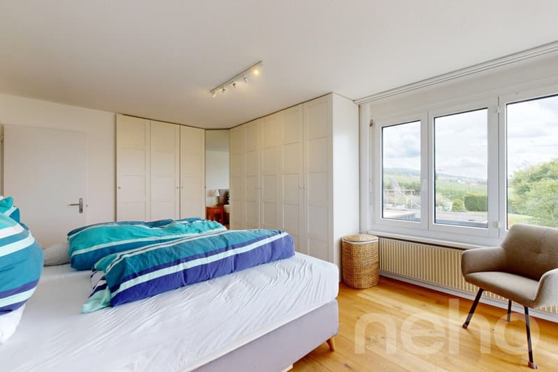 Exklusive 5.5-Zimmer-Wohnung an erhöhter Lage mit Weitsicht (5)