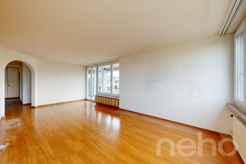 4.5 Zimmer Wohnung mit Südbalkon und viel Potenzial in Effretikon (3)