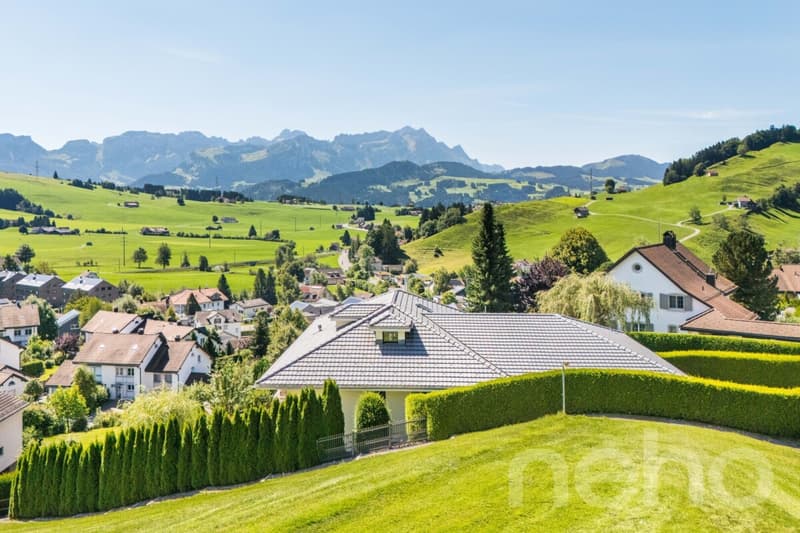 Exklusive Villa mit spektakulärer Weitsicht und gehobenem Ausbau (1)