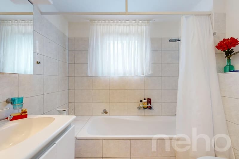 Nasszelle mit Badewanne