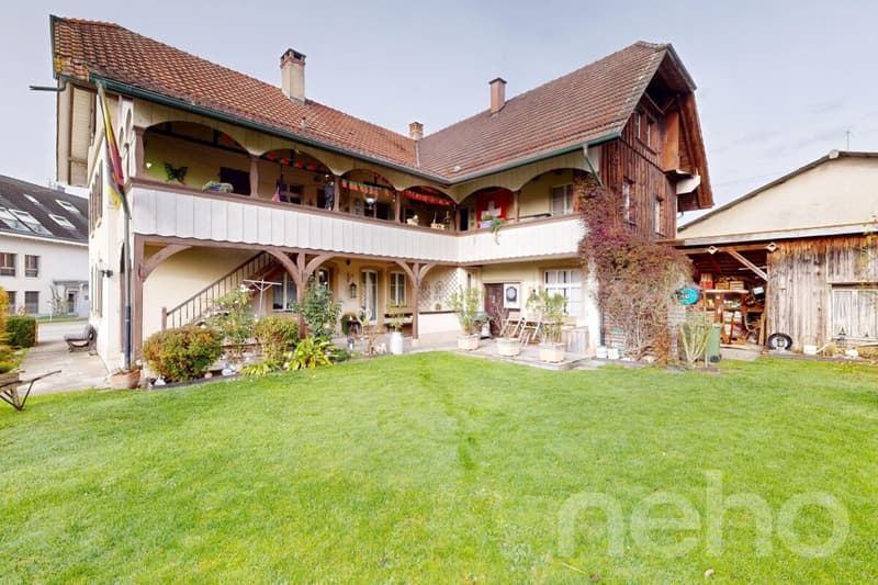 Charmantes Zweifamilienhaus mit Potenzial in Kappelen (2)