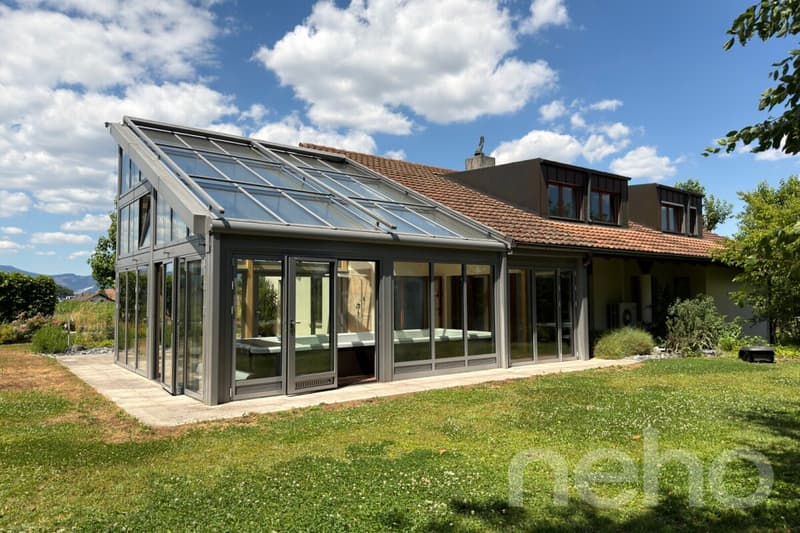 Grosses Einfamilienhaus mit Garten, Wintergarten und viel Potenzial (1)