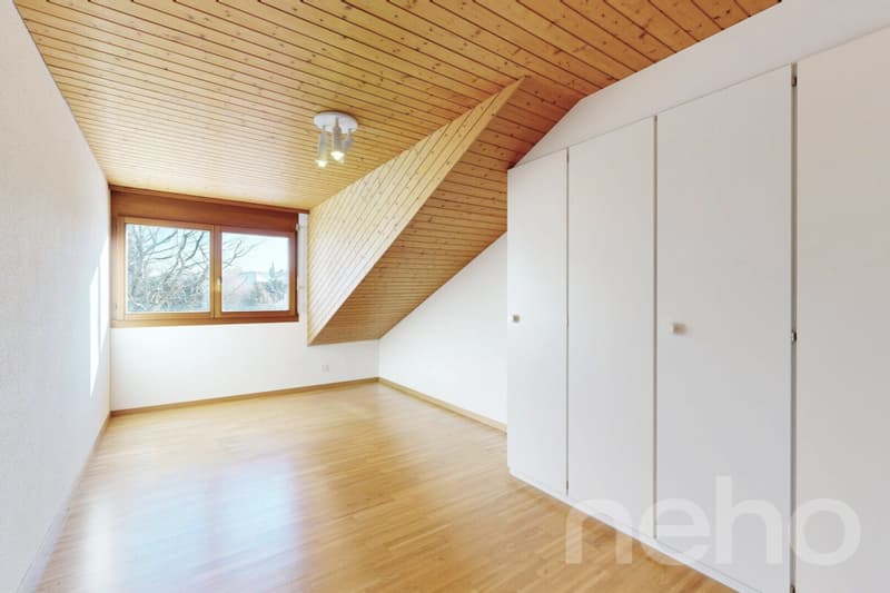 Grosses Einfamilienhaus mit Garten, Wintergarten und viel Potenzial (7)