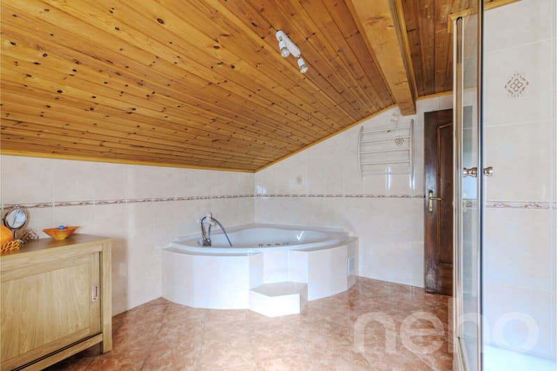 Chalet 8.5 + studio indépendant et vue dégagé dans un quartier calme (7)