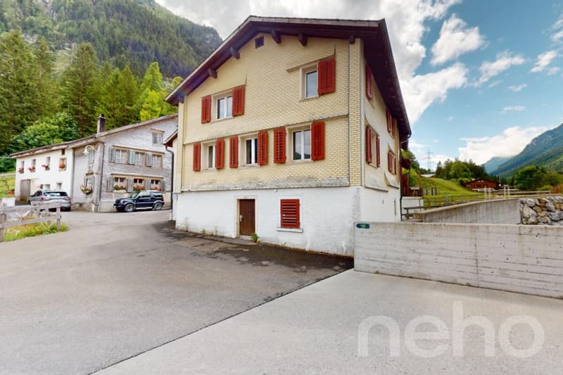 Haus mit Stall und grossem Grundstück in idyllischer Lage in Vättis SG (1)
