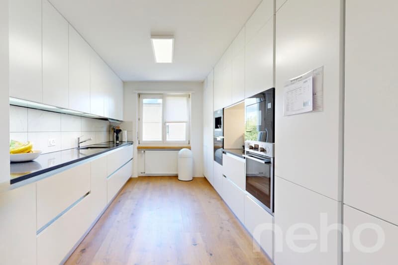 Top renovierte Wohnung in Familienquartier (2)