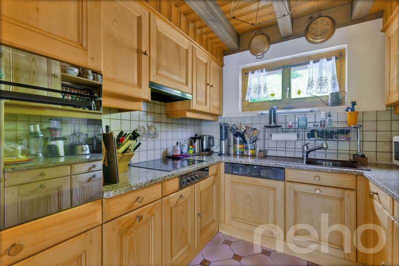 Exclusif: Grand chalet avec 2 garages sur un terrain de 3255 m2 (2)