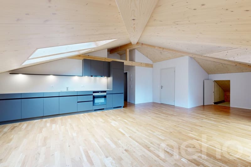2.5-Zimmer-Attikawohnung mit Weitblick in Spiringen (3)