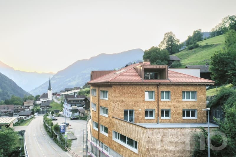 2.5-Zimmer-Attikawohnung mit Weitblick in Spiringen (11)