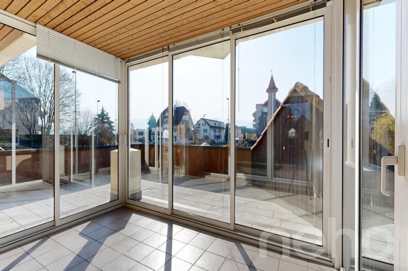 4.5-Zimmerwohnung mit Terrasse, Wintergarten & Garage (2)