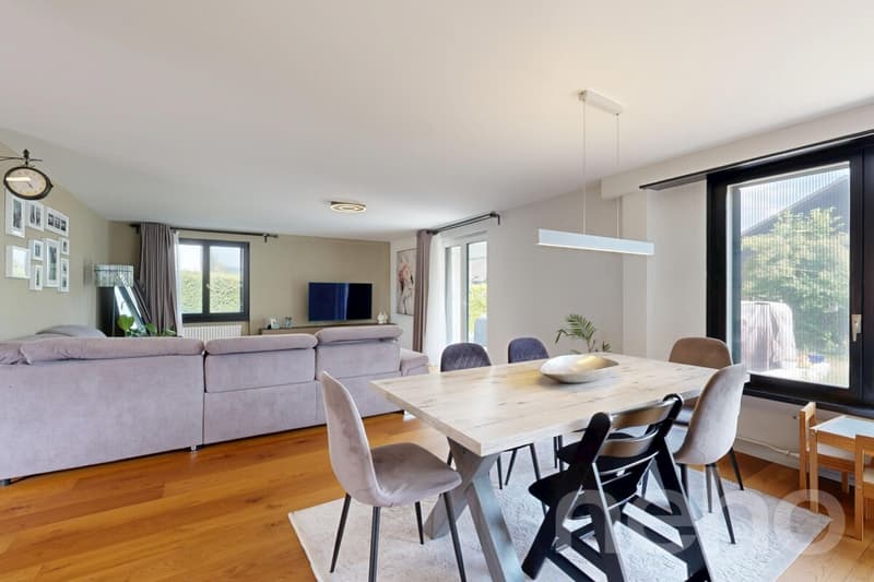 Modernisiertes Einfamilienhaus mit Designküche und Wintergarten (2)