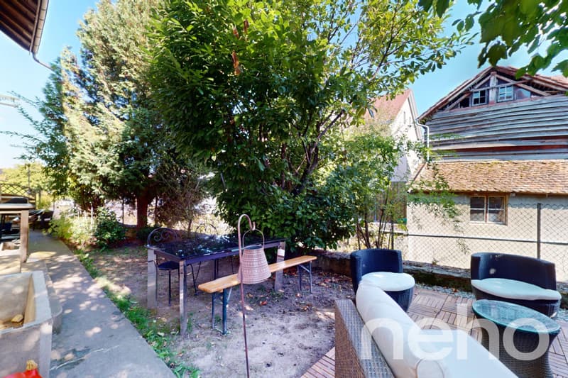 Immeuble de rendement rénové avec 11 appartements et local commercial! (2)