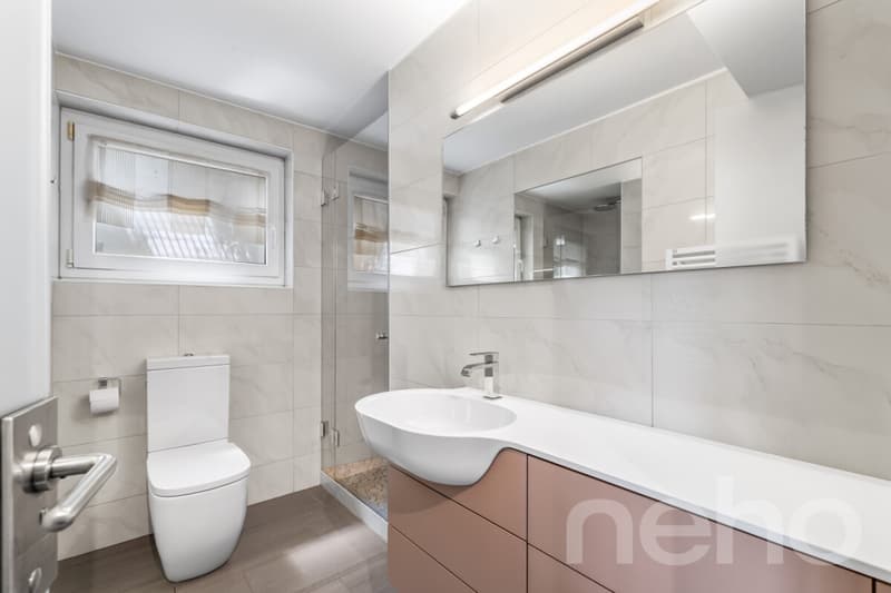 6-Zimmer Einfamilienhaus an ruhiger Sackgasse mit Aussenpool (8)