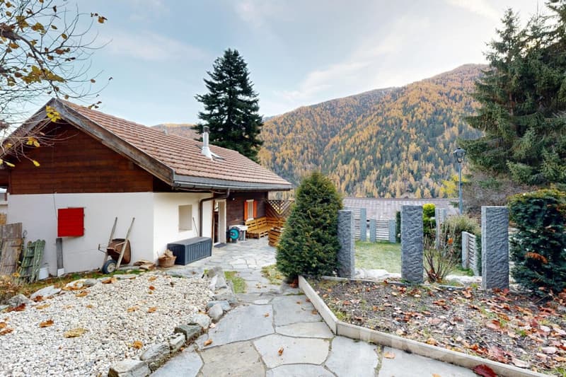 Exclusif: Chalet sur trois niveaux avec jardin (4)