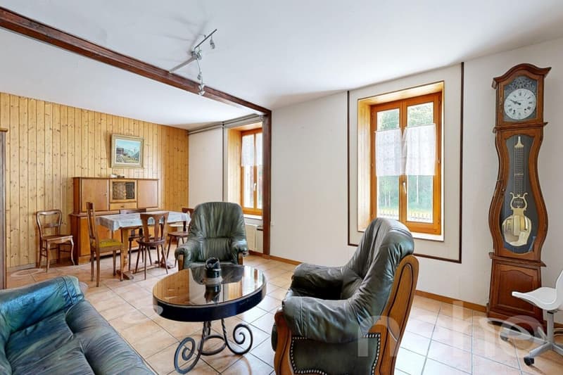 Les Bayards: Ancienne ferme avec grange et appartements (10)