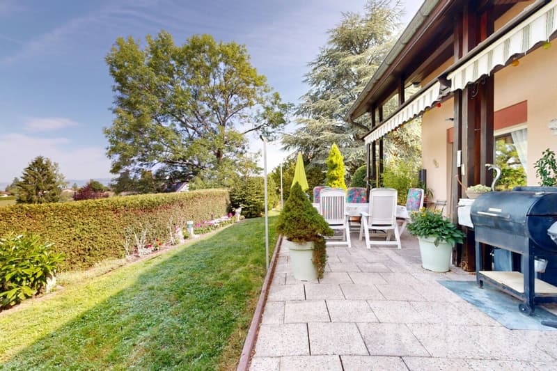 Charmante maison avec grand jardin arboré, et vue sur le Jura! (10)