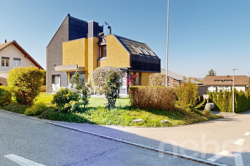 Haus mit einzigartiger Architektur und grossem Gartenparadies (2)