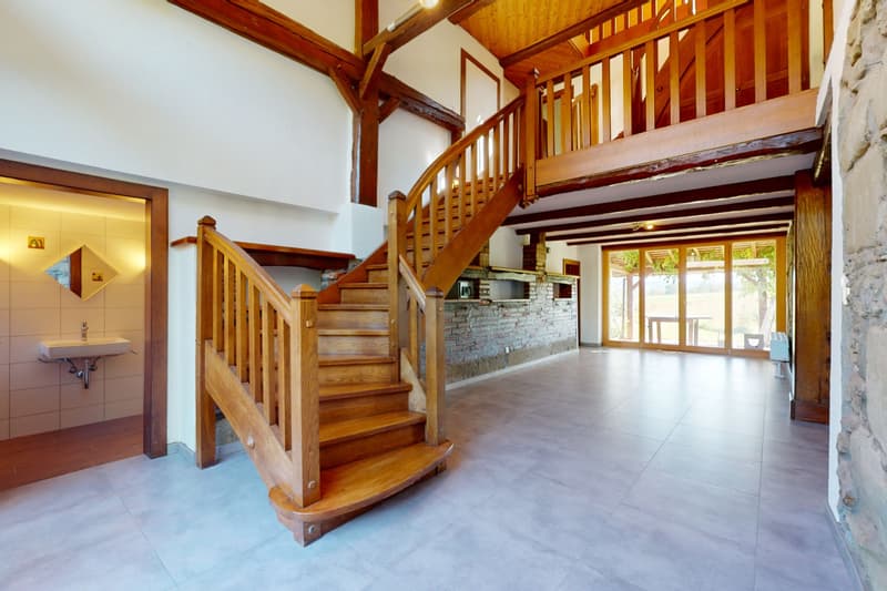 Spacieux triplex avec terrasse, jardin et piscine intérieure (10)