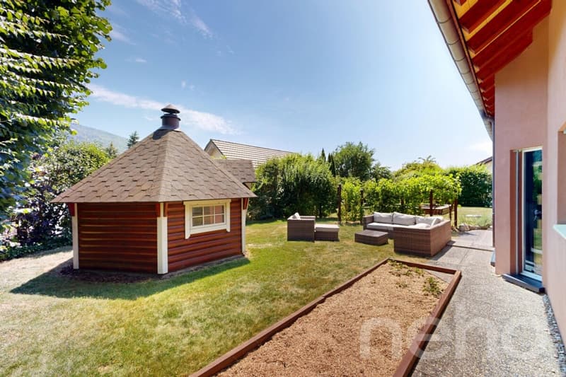 Splendide Villa de Standing avec Jardin, Jacuzzi et Étang Privatif (9)