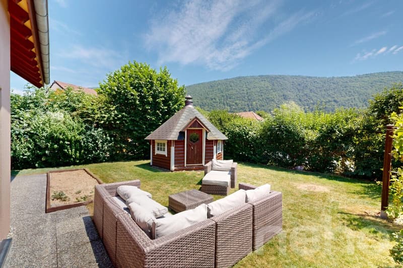 Splendide Villa de Standing avec Jardin, Jacuzzi et Étang Privatif (11)