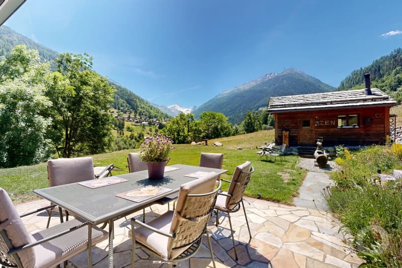 Chalet authentique + dépendance de charme (8)