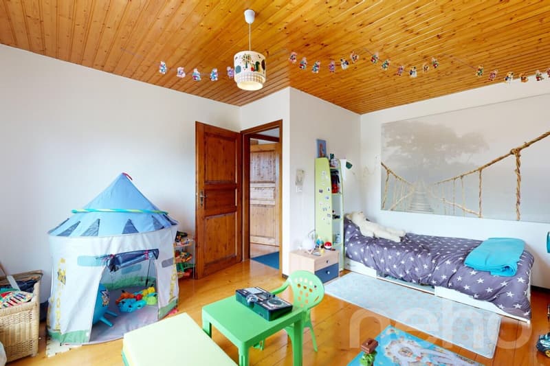 Maison familiale lumineuse avec jardin (9)