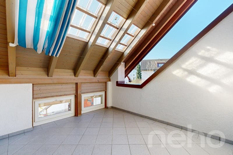 Stilvolle 4.5-Zimmer-Attika-Maisonette mit Charme und Komfort (11)