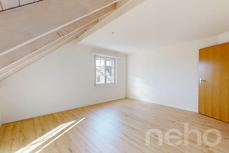 Stilvolle 4.5-Zimmer-Attika-Maisonette mit Charme und Komfort (5)