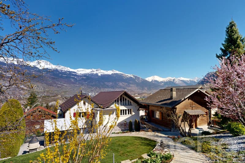 Ensemble immobilier d?exception Maison d'architecte + Raccard + locaux (4)