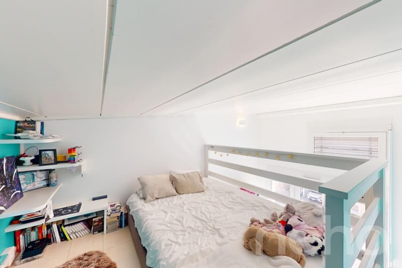 Spacieux duplex en attique ? Volume et confort contemporain (9)