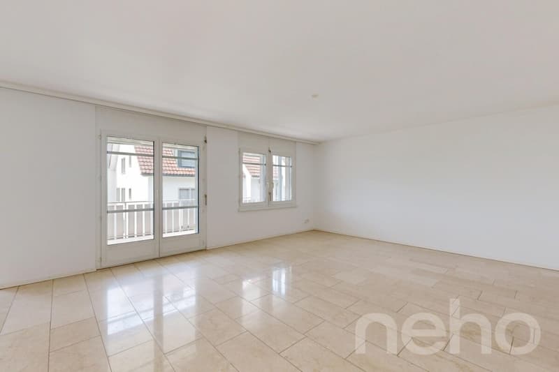 Helle 4.5-Zimmer-Wohnung mit Südbalkon in Volketswil (2)