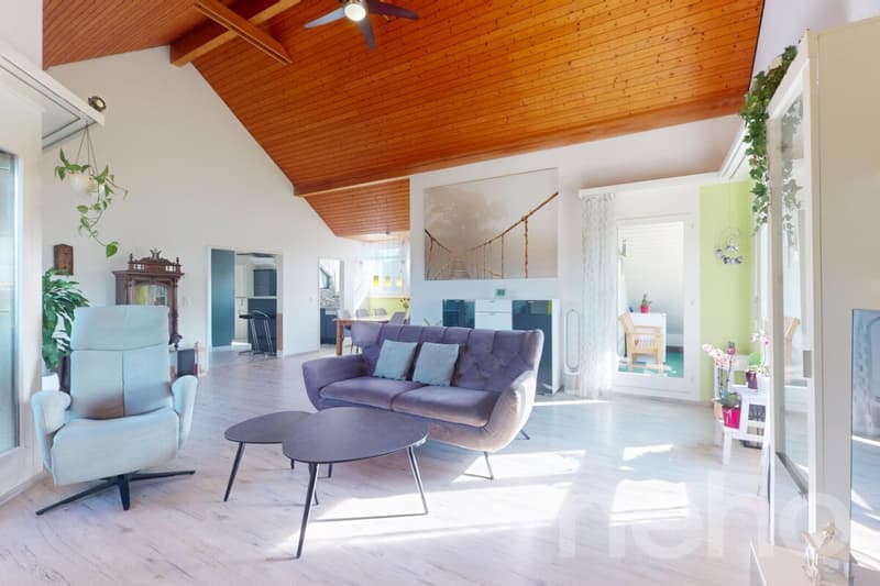Lichtdurchflutete Dachwohnung mit Balkon und Weitblick (4)