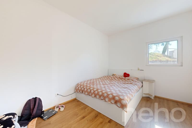 Élégant 2.5 pièces rénové avec belle hauteur sous plafond (7)