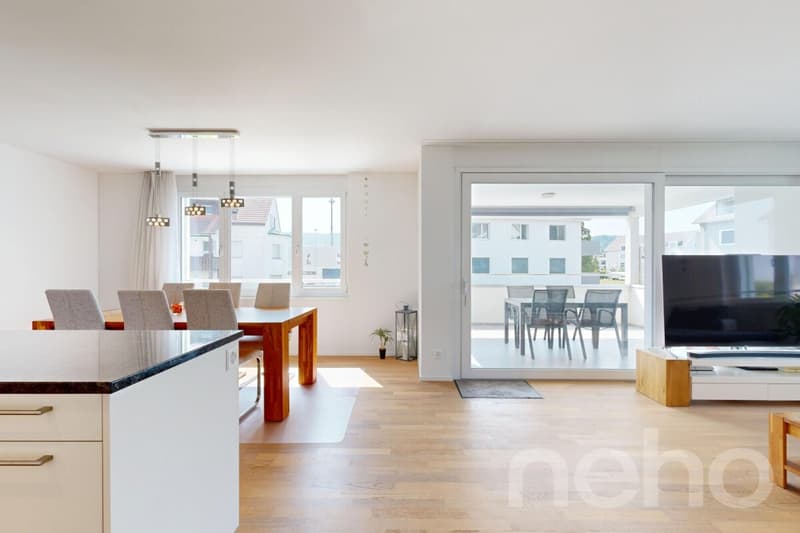 Gepflegte 4.5-Zimmer WHG mit grosszügigem Balkon und zwei TG-Plätzen (9)