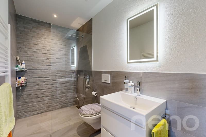 Gepflegte 4.5-Zimmer WHG mit grosszügigem Balkon und zwei TG-Plätzen (7)